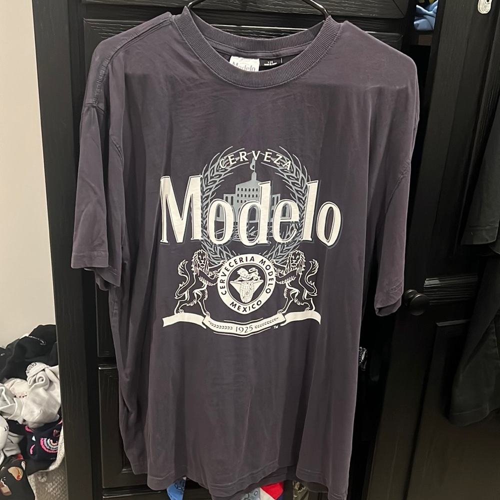 Modelo T-shirt